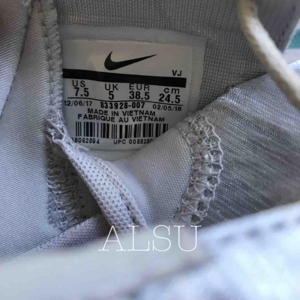 NWT Nike Roshe One PRM Pure Platinum W AUTHENTIC - Picture 7 of 7